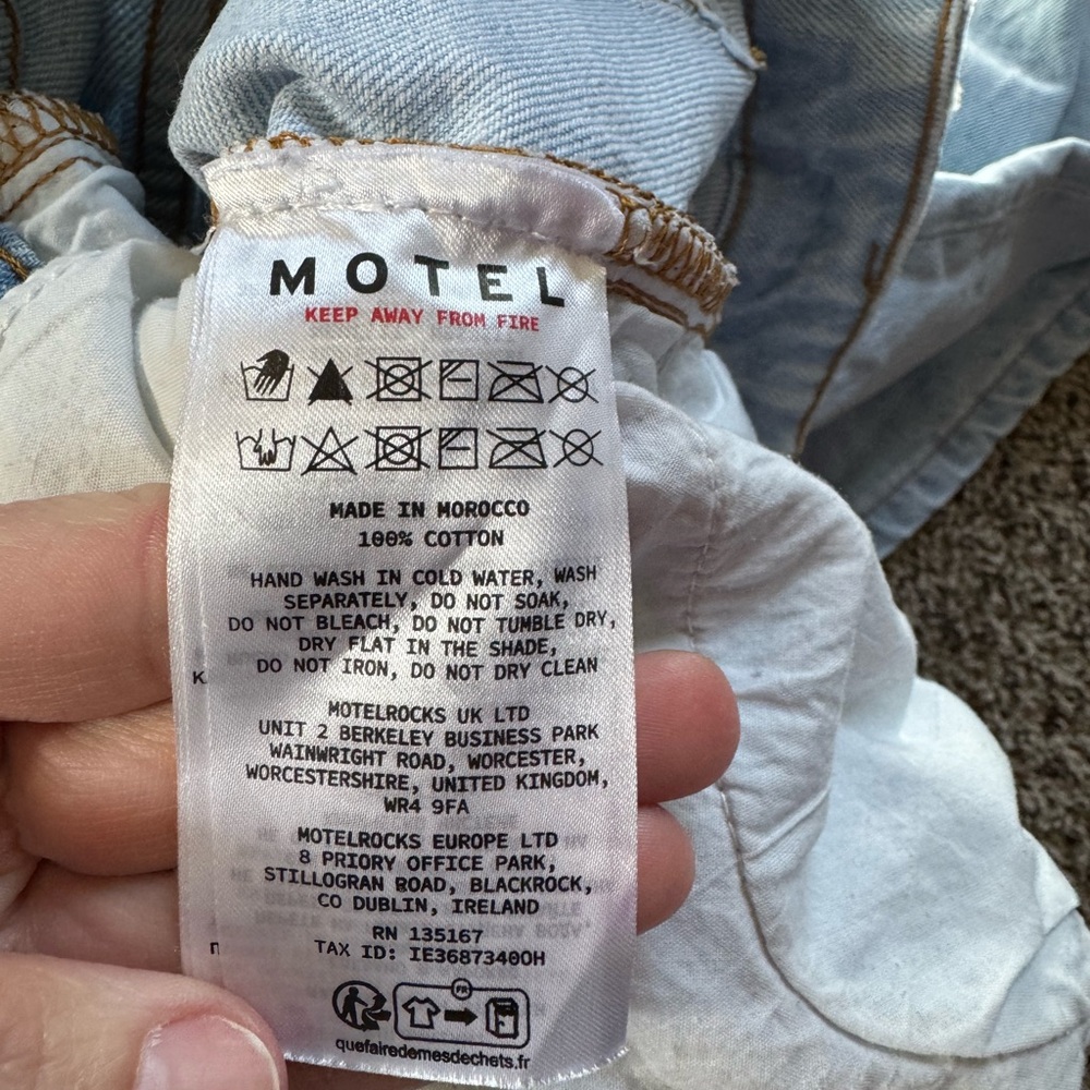 Motel Rocks Roomy Extra Wide Low Rise Jeans In Extreme Light Blue Wash - Picture 4 of 6